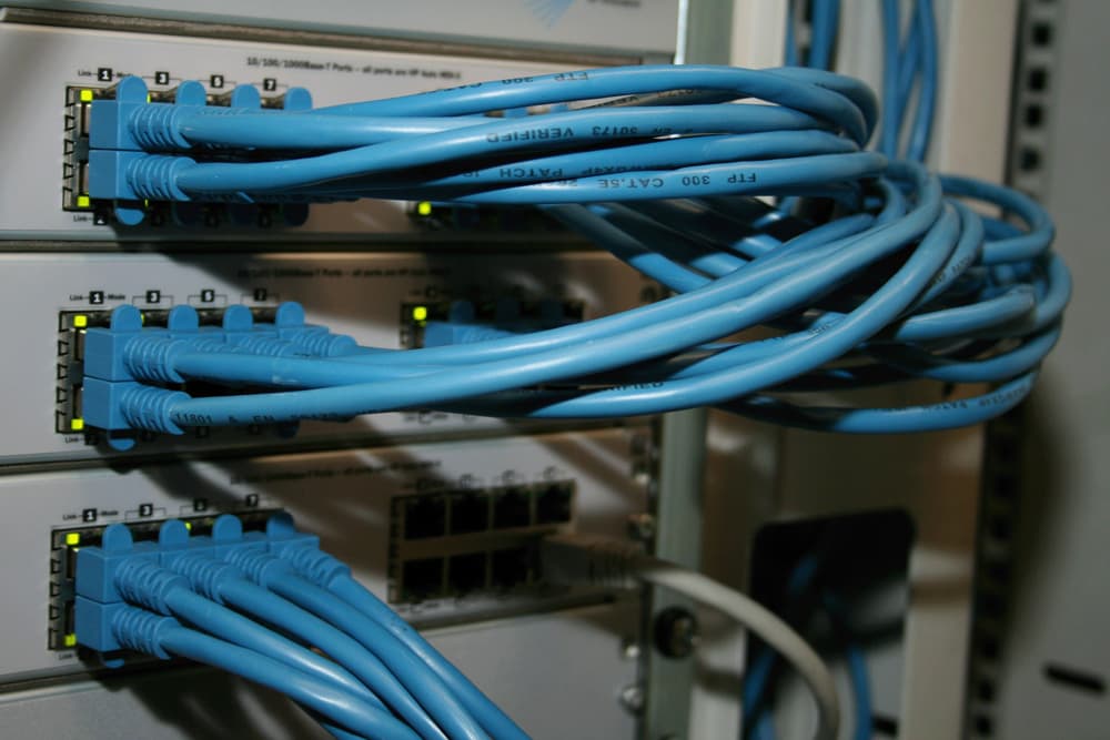 Lan Kabel schön sortiert am Server